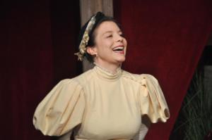 Theaterguppe Szenenwechsel - Ernst sein ist alles - Gwendolen Fairfax